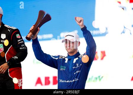 Jakarta, Indonesien. 03. Juni 2023. 6./3/2023 - Maximilian Gunther, Maserati MSG Racing, 3. Platz, feiert auf dem Podium während der Formel E Runde 10 - Jakarta E-Prix in Jakarta, Indonesien. (Foto: Alastair Staley/Motorsport Images/Sipa USA) Guthaben: SIPA USA/Alamy Live News Stockfoto