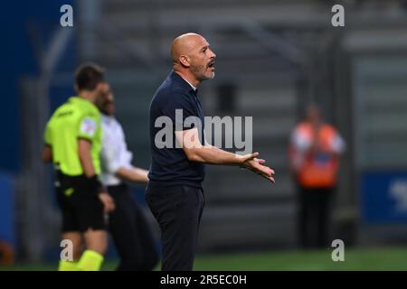 Reisebus Vincenzo Italiano (Fiorentina) Während des italienischen Spiels „Serie A“ zwischen Sassuolo 1-3 Fiorentina im Mapei-Stadion am 2. Juni 2023 in Reggio Emilia, Italien. (Foto: Maurizio Borsari/AFLO) Stockfoto