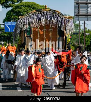 Parade auf dem AOI Matsuri Festival 2023 in Kyoto, Japan. Stockfoto