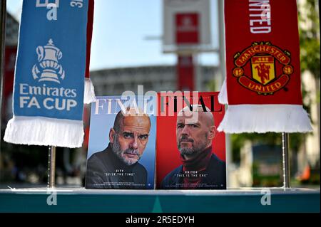 London, Großbritannien. 3. Juni 2023. Die Fans von Manchester City und Manchester United treffen sich vor dem Wembley Stadium vor dem FA Cup im Wembley Stadium, London. Das Bild sollte lauten: Gary Oakley/Sportimage Credit: Sportimage Ltd/Alamy Live News Stockfoto