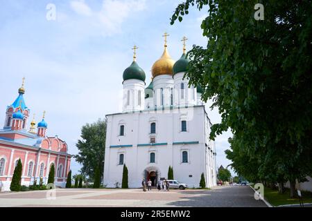 Kolomna, Russland - 30. Mai 2023: Das Gebiet des Kremls Kolomna im Frühjahr Stockfoto