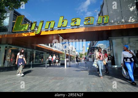 Teil des Einkaufsviertels Lijnbaan in Rotterdam, Niederlande Stockfoto