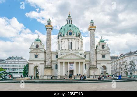 wien, österreich. 26. april 2023 karlskirche, karlsplatz in wien Stockfoto