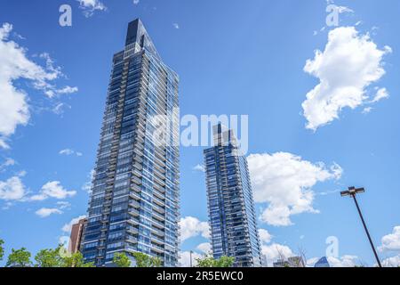 Mai 29 2023 - Calgary Alberta Kanada - Skyline des Geschäftsviertels in der Innenstadt von Calgary Stockfoto