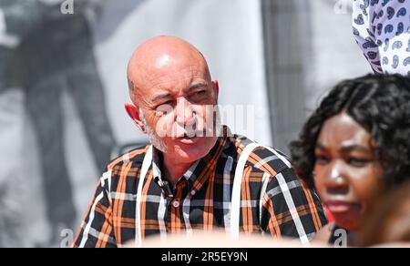 Brighton UK, 3. Juni 2023 - Skinheads genießen den Sonnenschein beim jährlichen Great Skinhead Reunion Weekend in Brighton, wo sie sich aus aller Welt versammeln, um ihre Musik und Mode zu genießen: Credit Simon Dack / Alamy Live News Stockfoto