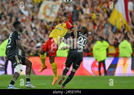 Oumar Gonzalez (25) aus Ajaccio, Wesley Said (22) von RC Lens und Mohamed Youssouf (20) aus Ajaccio, die während eines Fußballspiels zwischen dem Racing Club de Lens und AC Ajaccio am 37. Spieltag der 2022-2023. Ligue 1 Uber-Essenssaison abgebildet wurden, Am Sonntag , den 27 . Mai 2023 , in Lens , Frankreich . FOTO SPORTPIX | David Catry Stockfoto