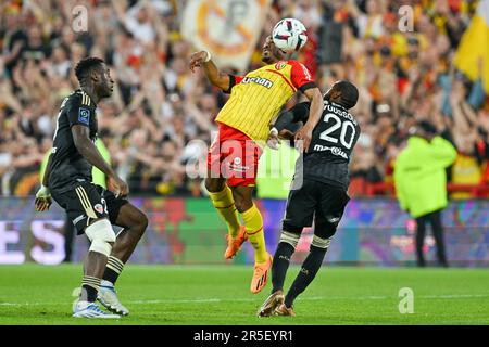 Oumar Gonzalez (25) aus Ajaccio, Wesley Said (22) von RC Lens und Mohamed Youssouf (20) aus Ajaccio, die während eines Fußballspiels zwischen dem Racing Club de Lens und AC Ajaccio am 37. Spieltag der 2022-2023. Ligue 1 Uber-Essenssaison abgebildet wurden, Am Sonntag , den 27 . Mai 2023 , in Lens , Frankreich . FOTO SPORTPIX | David Catry Stockfoto