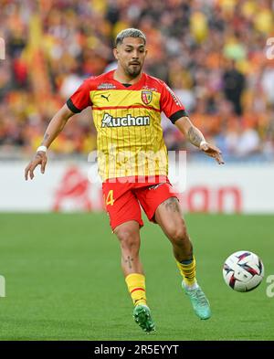 Linse, Frankreich. 27. Mai 2023. Facundo Medina (14) von RC Lens, das während eines Fußballspiels zwischen T Racing Club de Lens und AC Ajaccio am 37. Spieltag der Ligue 1 Uber Eats Saison 2022-2023 am Sonntag, den 27. Mai 2023 in Lens, Frankreich, gezeigt wurde. Kredit: Sportpix/Alamy Live News Stockfoto