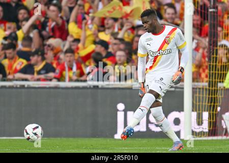 Linse, Frankreich. 27. Mai 2023. Torwart Brice Samba (30) von RC Lens, das während eines Fußballspiels zwischen dem Rennclub de Lens und dem AC Ajaccio am 37. Spieltag der Ligue 1 Uber Eats Saison 2022-2023 am Sonntag, den 27. Mai 2023 in Lens, Frankreich, gezeigt wurde. Kredit: Sportpix/Alamy Live News Stockfoto