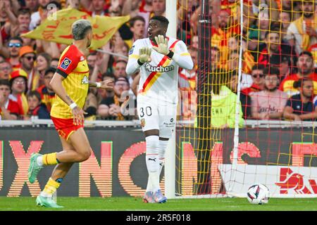 Linse, Frankreich. 27. Mai 2023. Torwart Brice Samba (30) von RC Lens, das während eines Fußballspiels zwischen dem Rennclub de Lens und dem AC Ajaccio am 37. Spieltag der Ligue 1 Uber Eats Saison 2022-2023 am Sonntag, den 27. Mai 2023 in Lens, Frankreich, gezeigt wurde. Kredit: Sportpix/Alamy Live News Stockfoto