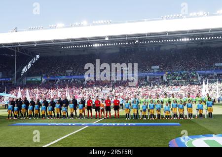 EINDHOVEN – Aufstellung während des UEFA Champions League-Finales für Frauen zwischen dem FC Barcelona und dem VfL Wolfsburg am 3. Juni 2023 im Phillips Stadion in Eindhoven, Niederlande. ANP MAURICE VAN STONE Stockfoto