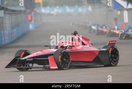 Jakarta, Indonesien. 3. Juni 2023. Lawinenrennen von Jake Dennis von Großbritannien in der Formel E von Andretti während des ABB Formel-E-Championship-Rennens JAKARTA E-Prix in Jakarta, Indonesien, 3. Juni 2023. Kredit: Zulkarnain/Xinhua/Alamy Live News Stockfoto