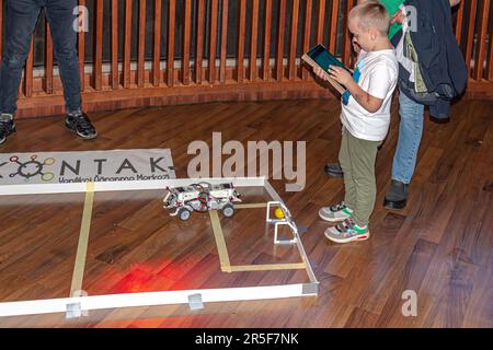 Die Sarajevo Maker Faire findet dieses Wochenende in Skenderija statt. Die Messe ist eine internationale Messe für Wissenschaft, Innovation, Technologie und kreatives Schaffen Stockfoto