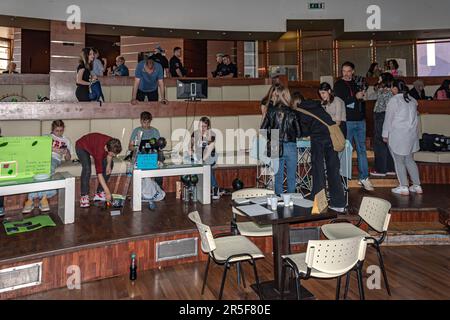 Die Sarajevo Maker Faire findet dieses Wochenende in Skenderija statt. Die Messe ist eine internationale Messe für Wissenschaft, Innovation, Technologie und kreatives Schaffen Stockfoto