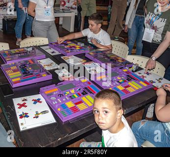 Die Sarajevo Maker Faire findet dieses Wochenende in Skenderija statt. Die Messe ist eine internationale Messe für Wissenschaft, Innovation, Technologie und kreatives Schaffen Stockfoto