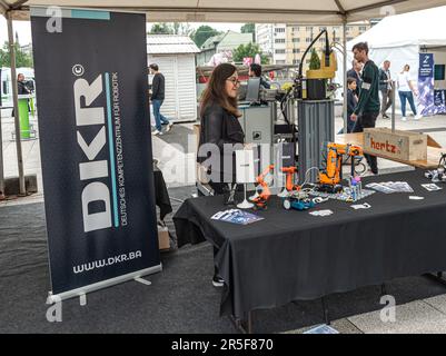 Die Sarajevo Maker Faire findet dieses Wochenende in Skenderija statt. Die Messe ist eine internationale Messe für Wissenschaft, Innovation, Technologie und kreatives Schaffen Stockfoto