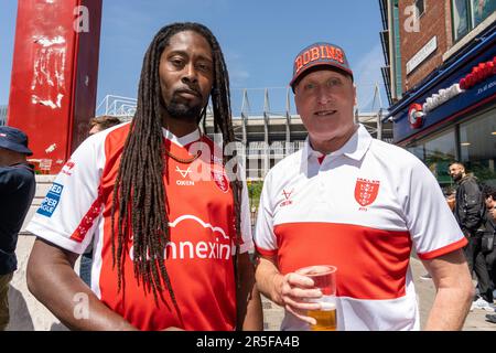 Newcastle upon Tyne, Großbritannien. 3. Juni 2023 Fans der Rugby League finden am Betfred Super League Magic Weekend in der Stadt statt, mit Spielen im Stadion St. James' Park. Hull K R-Unterstützer. Kredit: Hazel Plater/Alamy Live News Stockfoto