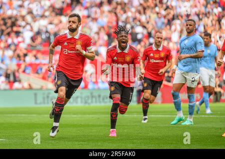 London, Großbritannien. 03. Juni 2023. 03. Juni 2023 – Manchester City/Manchester United – Emirates FA Cup-Finale – Wembley Stadium. Bruno Fernandes von Manchester United feiert seine ausgleichende Strafe (1-1) während des FA-Cup-Finales 2023. Bildkredit: Mark Pain / Alamy Live News Stockfoto