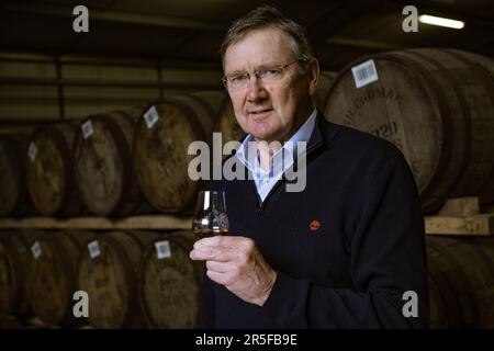 Anthony Wills Gründer und Geschäftsführer der Kilchoman-Brennerei Islay, Schottland Stockfoto