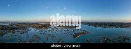 Sonnenuntergang auf Pinckney Island, einem kleinen Naturschutzgebiet in South Carolina. Stockfoto