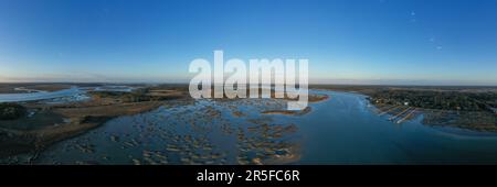 Sonnenuntergang auf Pinckney Island, einem kleinen Naturschutzgebiet in South Carolina. Stockfoto