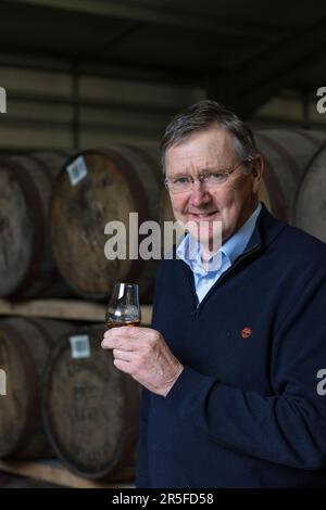 Anthony Wills Gründer und Geschäftsführer der Kilchoman-Brennerei Islay, Schottland Stockfoto