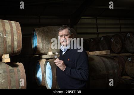 Anthony Wills Gründer und Geschäftsführer der Kilchoman-Brennerei Islay, Schottland Stockfoto