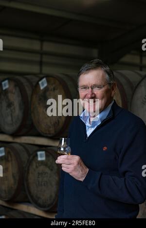 Anthony Wills Gründer und Geschäftsführer der Kilchoman-Brennerei Islay, Schottland Stockfoto