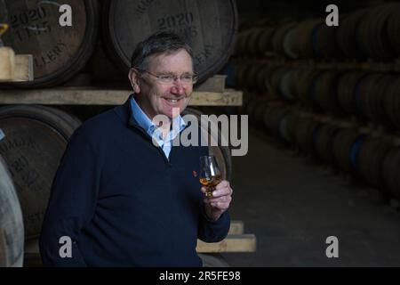 Anthony Wills Gründer und Geschäftsführer der Kilchoman-Brennerei Islay, Schottland Stockfoto