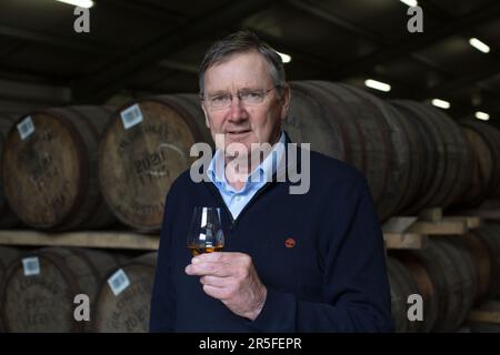 Anthony Wills Gründer und Geschäftsführer der Kilchoman-Brennerei Islay, Schottland Stockfoto