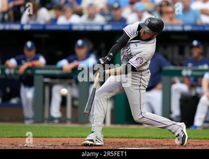 02. JUNI 2023: Harold Castro (30), zweiter Baseman in den Colorado Rockies, fährt im Kauffman Stadium Kansas City, Missouri, eine Single im 2. Inning. Jon Robichaud/CSM. Stockfoto