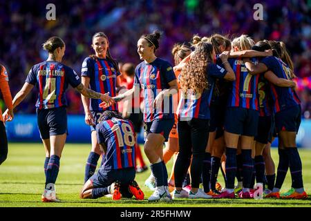 Eindhoven, Niederlande. 03. Juni 2023. EINDHOVEN, NIEDERLANDE - JUNI 3: MAPI Leon vom FC Barcelona, Geyse vom FC Barcelona und Lucy Bronze vom FC Barcelona feiern den Sieg beim Finalspiel der UEFA Women's Champions League zwischen dem FC Barcelona und dem VfL Wolfsburg am 3. Juni 2023 im PSV-Stadion in Eindhoven, Niederlande (Foto von Andre Weening/Orange Pictures) Guthaben: Orange Pics BV/Alamy Live News Stockfoto