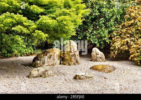 Attadale Gardens Wester Ross Scotland der japanische Garten pflanzt Sand und Felsen Stockfoto