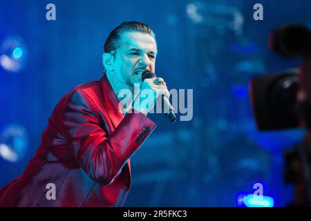 Köln, Deutschland. 5. Juni 2017. Dave Gahan und Depeche Mode durchführen live am Rhein Energie Stadion in Köln inmitten engen Sicherheitskontrolle Stockfoto