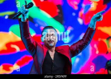 Köln, Deutschland. 5. Juni 2017. Dave Gahan und Depeche Mode durchführen live am Rhein Energie Stadion in Köln inmitten engen Sicherheitskontrolle Stockfoto