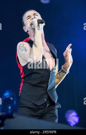 Köln, Deutschland. 5. Juni 2017. Dave Gahan und Depeche Mode durchführen live am Rhein Energie Stadion in Köln inmitten engen Sicherheitskontrolle Stockfoto