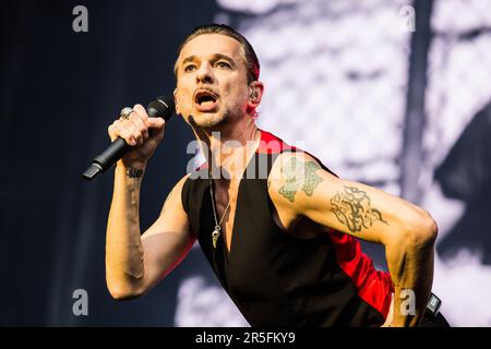 Köln, Deutschland. 5. Juni 2017. Dave Gahan und Depeche Mode durchführen live am Rhein Energie Stadion in Köln inmitten engen Sicherheitskontrolle Stockfoto