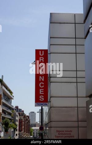 Schild für die Notaufnahme, Urgences, Tenon Hospital, Paris Hospital, 20. Arrondissement von Paris, Frankreich. Stockfoto