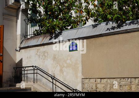 Kirche Saint-Pierre-du-Gros-Caillou, Eingang zur Kirche im 7. Arrondissement, Paris, Frankreich. Stockfoto