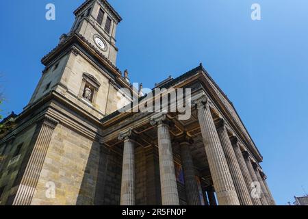 Die katholische Kirche Saint-Vincent de Paul, die Kirche Saint-Vincent-de-Paul, die im neoklassizistischen Stil erbaut wurde, befindet sich in der Nähe des Gare du Nord, Paris, FR. Stockfoto