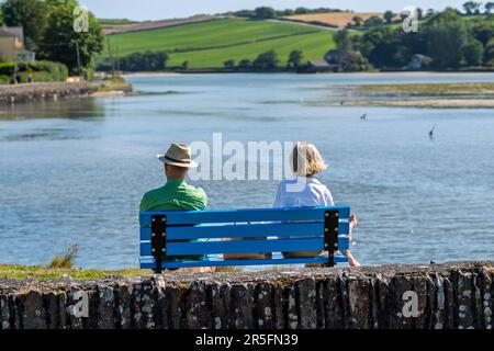 Rosscarbery, West Cork, Irland. 3. Juni 2023. Die Temperaturen erreichten heute 20C Grad in Rosscarbery mit atemberaubendem Sonnenschein, wobei Einheimische und Touristen gleichermaßen das heiße Wetter genossen. Der Warren Beach war voller Sonnensucher. Kredit: AG News/Alamy Live News Stockfoto