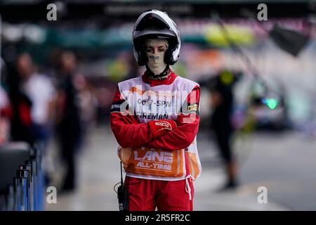 Barcelona, Spanien. 03. Juni 2023. Feuerwehrmann in der Qualifikationsrunde vor dem Grand Prix F1 von Spanien auf dem Circuit de Barcelona-Catalunya am 3. Juni 2023 in Barcelona, Spanien. (Foto: Sergio Ruiz/PRESSIN) Kredit: PRESSINPHOTO SPORTS AGENCY/Alamy Live News Stockfoto