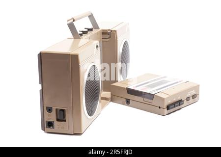 Tragbarer Stereo-Cassettenspieler im Retro-Look aus dem Jahr 80s Stockfoto