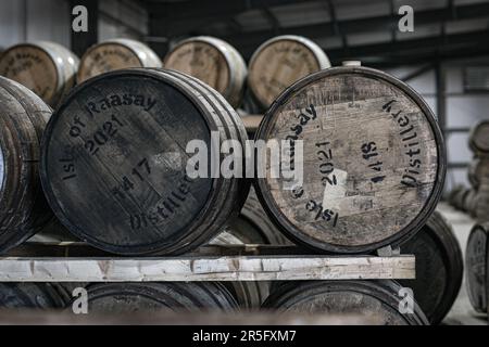 Lagerhaus der Raasay-Brennerei auf der hebridischen Insel Raasay, Schottland Stockfoto