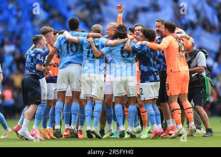 London, Großbritannien. 03. Juni 2023. Manchester City feiert nach dem FA-Cup-Finalspiel zwischen Manchester City und Manchester United am 3. 2023. Juni im Wembley Stadium in London, England. (Foto: Daniel Chesterton/phcimages.com) Kredit: PHC Images/Alamy Live News Stockfoto