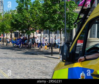 Liverpool, Großbritannien. 03. Juni 2023. Everton Fußballverein-Fans protestieren vor dem Royal Liver Building, Albert Docks. Jack Holland/Pathos Credit: Pathos Images/Alamy Live News Stockfoto