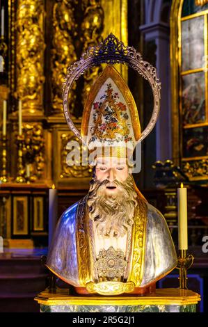 Valencia, Spanien - 16. Juli 2023: Büste der heiligen Religion. Kirche San Nicolas de Bari und San Pedro Martir. Das römisch-katholische Gebäude ist auch bekannt Stockfoto