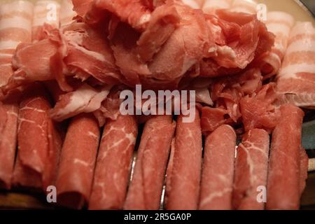 Fleisch, fertig für Shabu Shabu zum Kochen Stockfoto