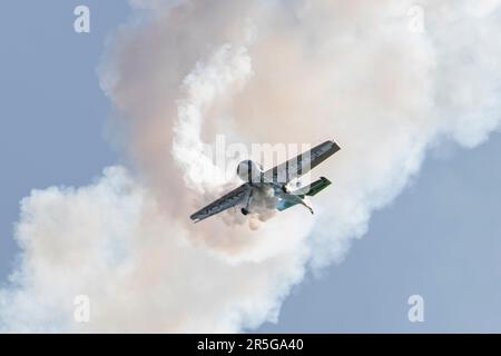 Sukhoi Su-31 auf der Pardubice Air Show 2023 in Pardubice, Tschechische Republik Stockfoto