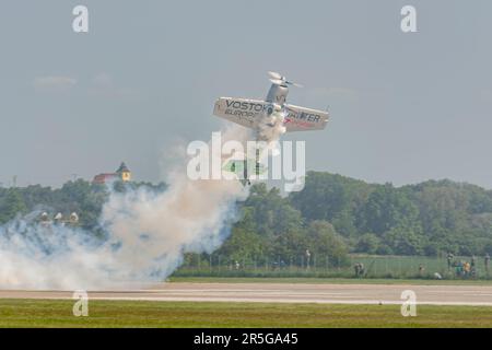 Sukhoi Su-31 auf der Pardubice Air Show 2023 in Pardubice, Tschechische Republik Stockfoto